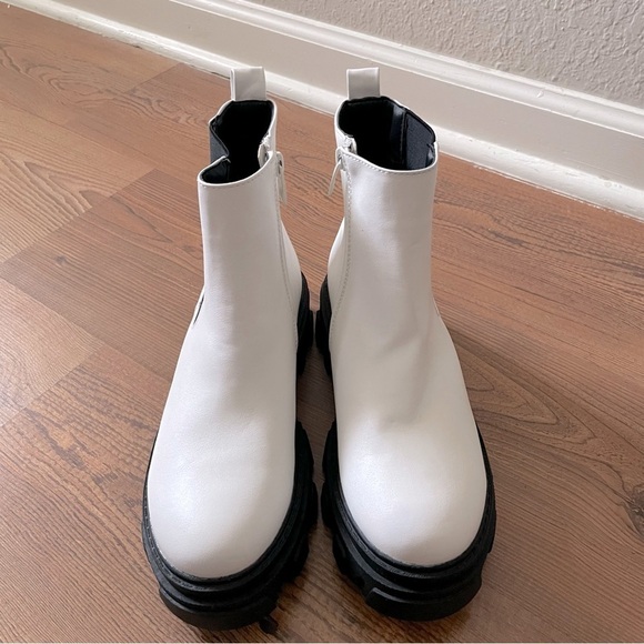 Top Moda Chelsea boots size 71/2 nwot white black platform heel fall winter boot - Picture 1 of 9